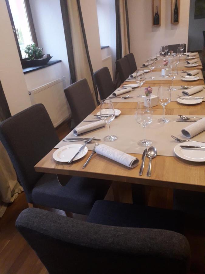 Hotel- Weingut- Moselloreley พิสพอร์ต ภายนอก รูปภาพ