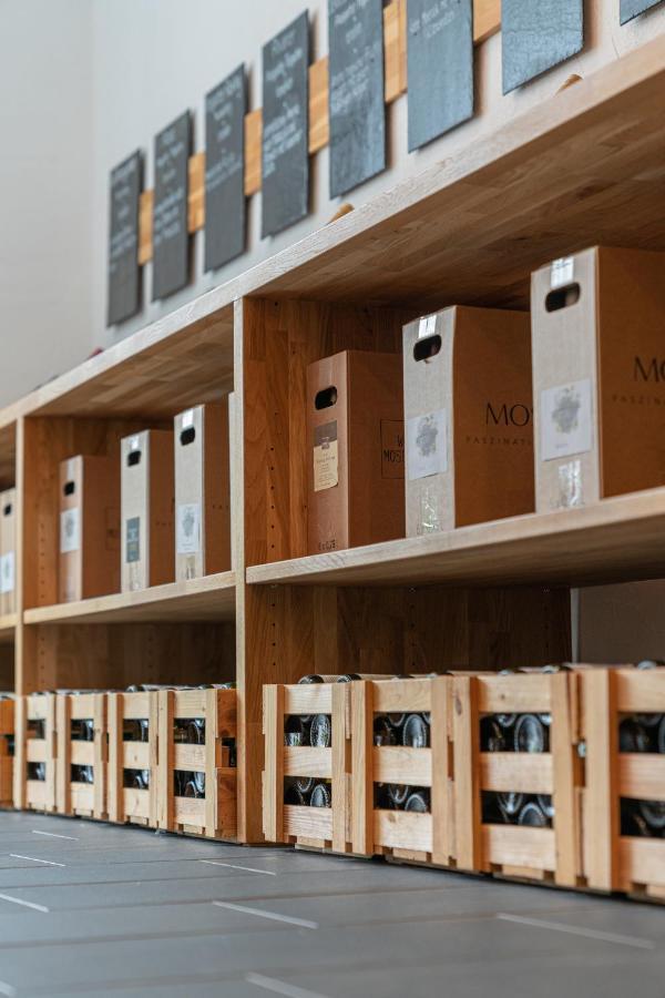 Hotel- Weingut- Moselloreley พิสพอร์ต ภายนอก รูปภาพ